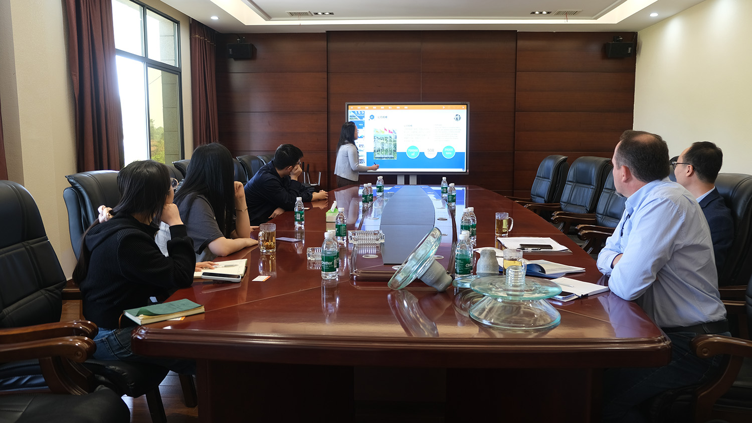 Brazilian customers visit QOCI Electric for inspection and deepening international cooperation and technical exchanges