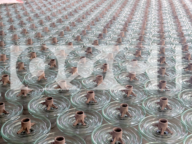 What are the advantages of transparent glass insulators？