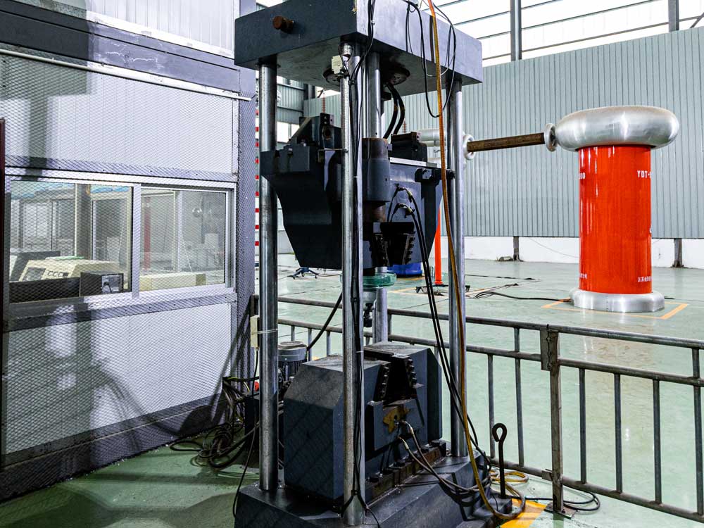 Universal-material-testing-machine